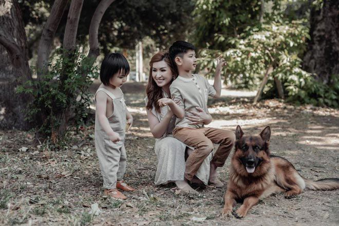 Bà mẹ đơn thân này còn khiến bao người ngưỡng mộ khi vẫn giữ được nhan sắc trẻ trung, xinh đẹp và rạng rỡ dù đã bước sang tuổi 40.