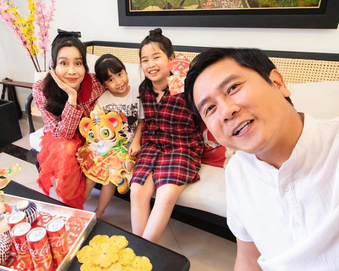 Nguyên nhân đi đến quyết định ly hôn được nữ ca sĩ Hẹn gặp lại anh thừa nhận vợ chồng cô từng có lúc mất phương hướng. Cả hai sau đó bình tĩnh lại, cảm thấy không thể sống thiếu nhau và quay lại như trước.