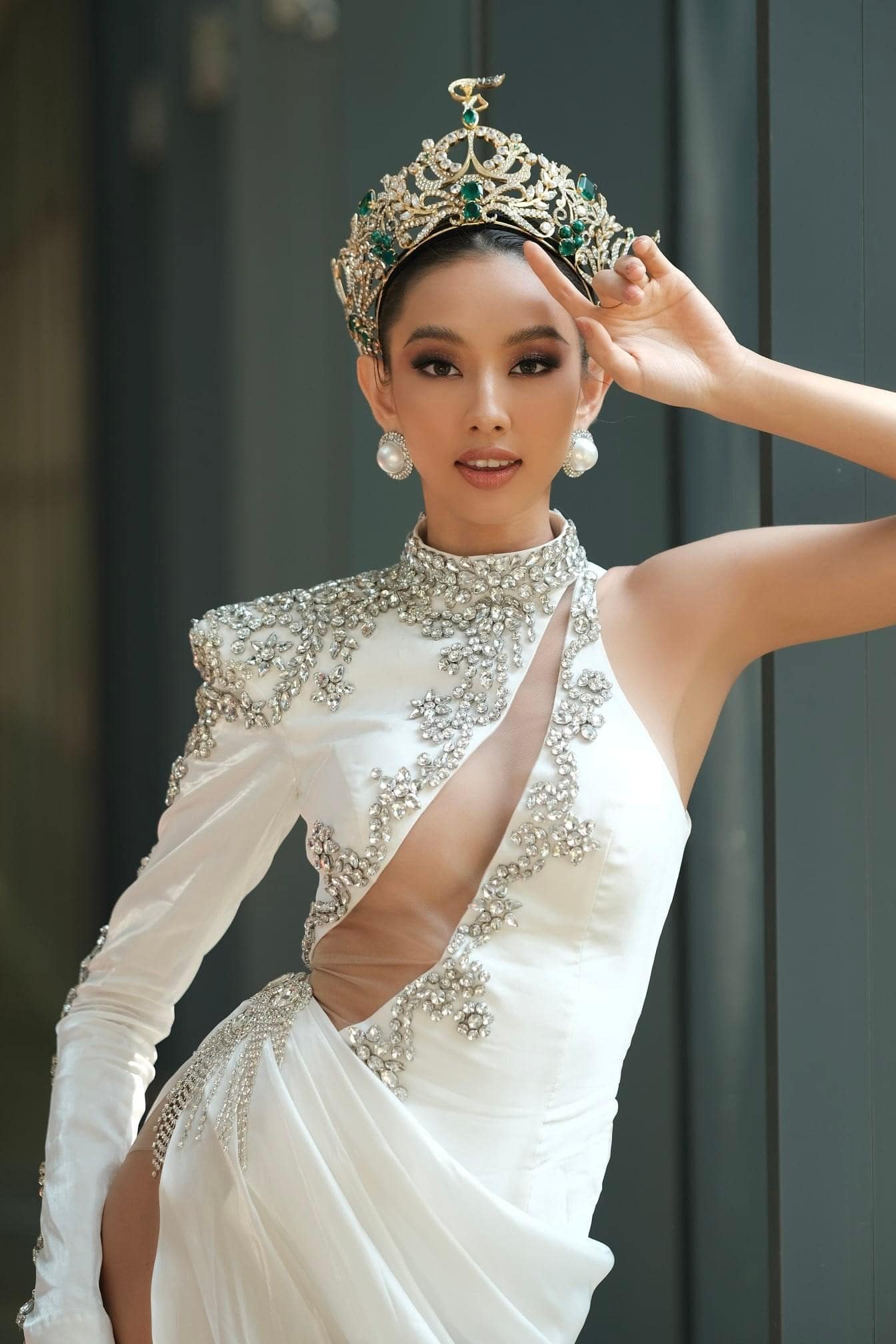 Nguyễn Thúc Thùy Tiên hé lộ bản vẽ trang phục dạ hội Miss Grand  International 2021