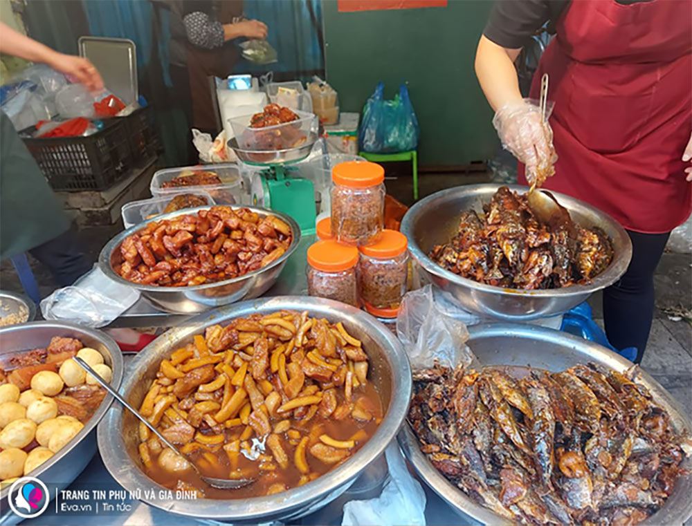Cá kho, thịt kho tàu Hàng Bè nổi tiếng bởi hương vị ngon đúng điệu, dành cho những thực khách sành ăn đất Hà Thành