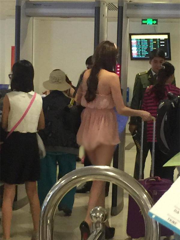 Về quê đón Tết, cô gái mặc áo ngực ở sân bay Tân Sơn Nhất gây tranh cãi - 5