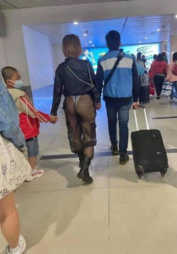 Về quê đón Tết, cô gái mặc áo ngực ở sân bay Tân Sơn Nhất gây tranh cãi - 4