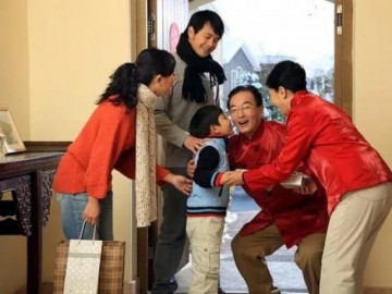 Về nhà chồng ăn Tết, nàng dâu nào làm được 5 điều này đảm bảo mẹ chồng cưng hơn trứng