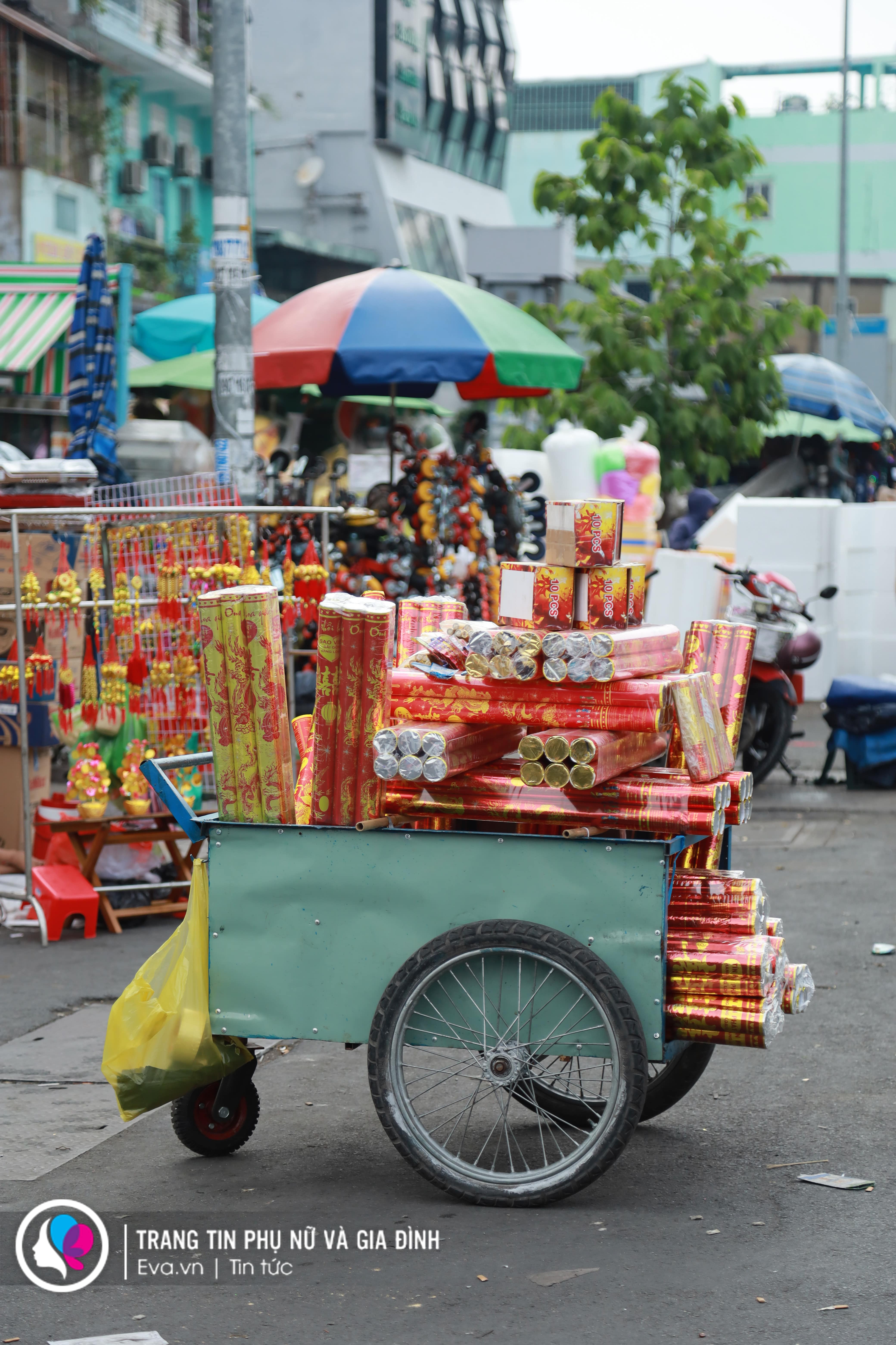 Phố người Hoa tại Sài Gòn ngập tràn sắc đỏ: Buôn bán ảm đạm vì vắng khách - 6