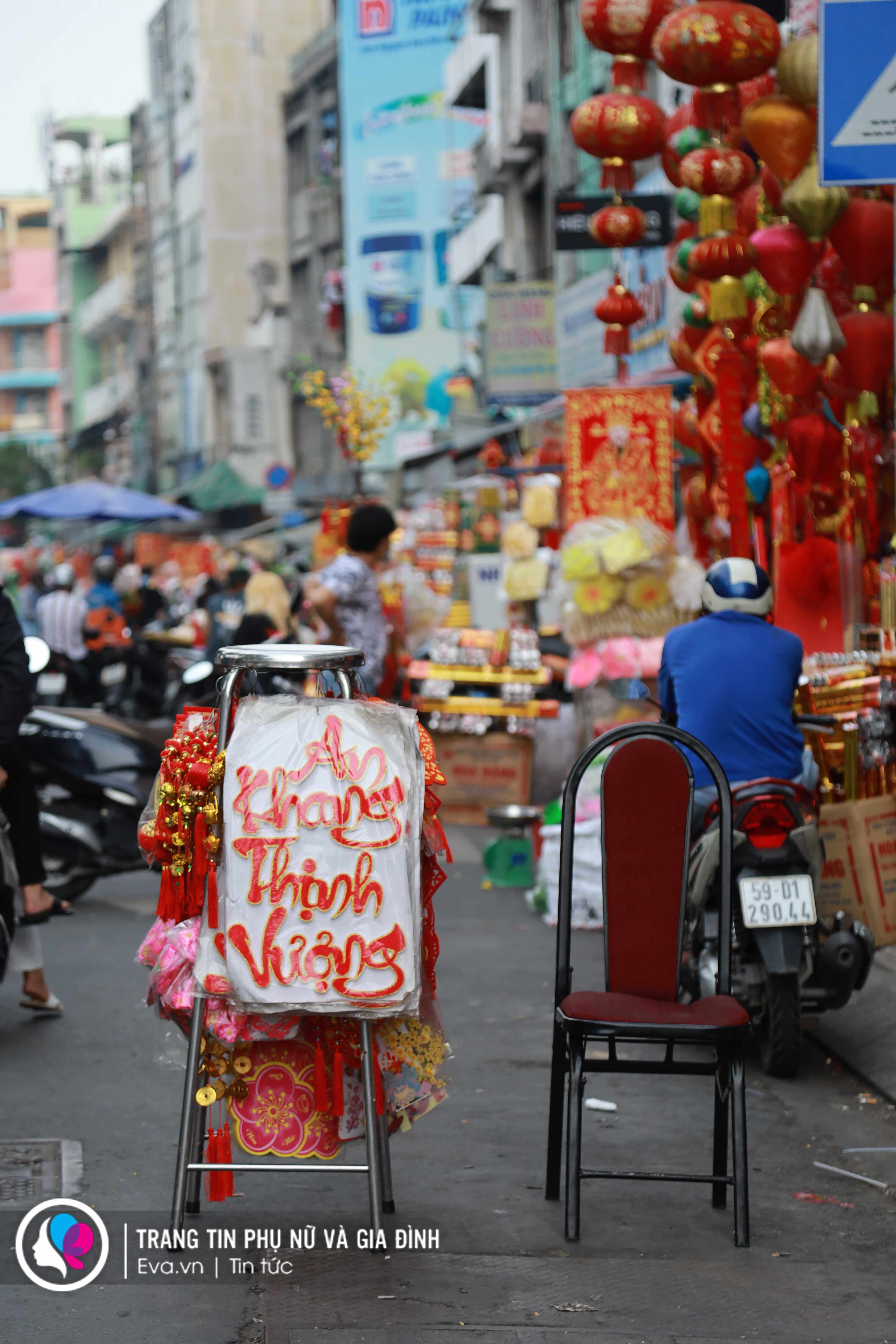 Phố người Hoa tại Sài Gòn ngập tràn sắc đỏ: Buôn bán ảm đạm vì vắng khách - 10