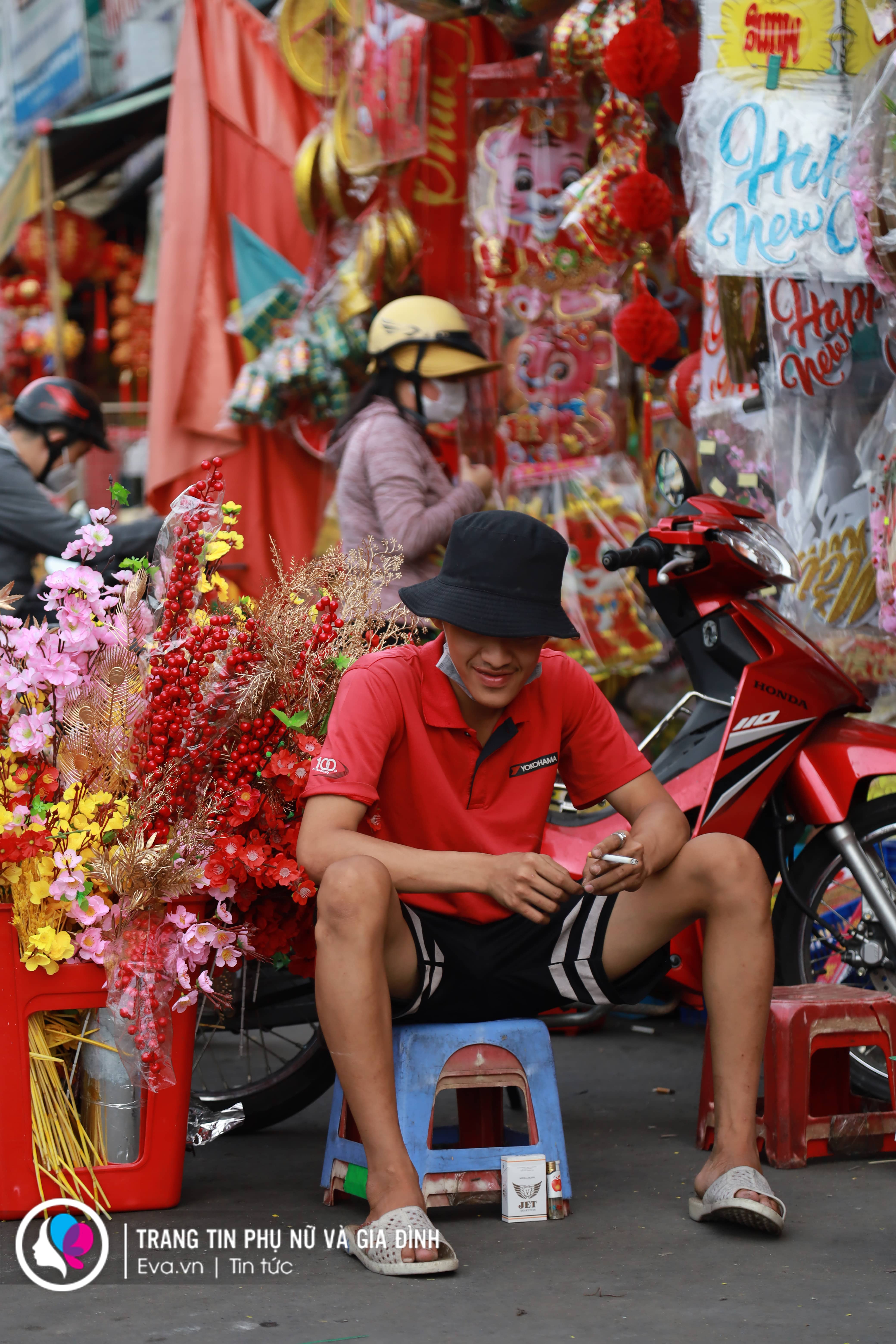 Phố người Hoa tại Sài Gòn ngập tràn sắc đỏ: Buôn bán ảm đạm vì vắng khách - 19