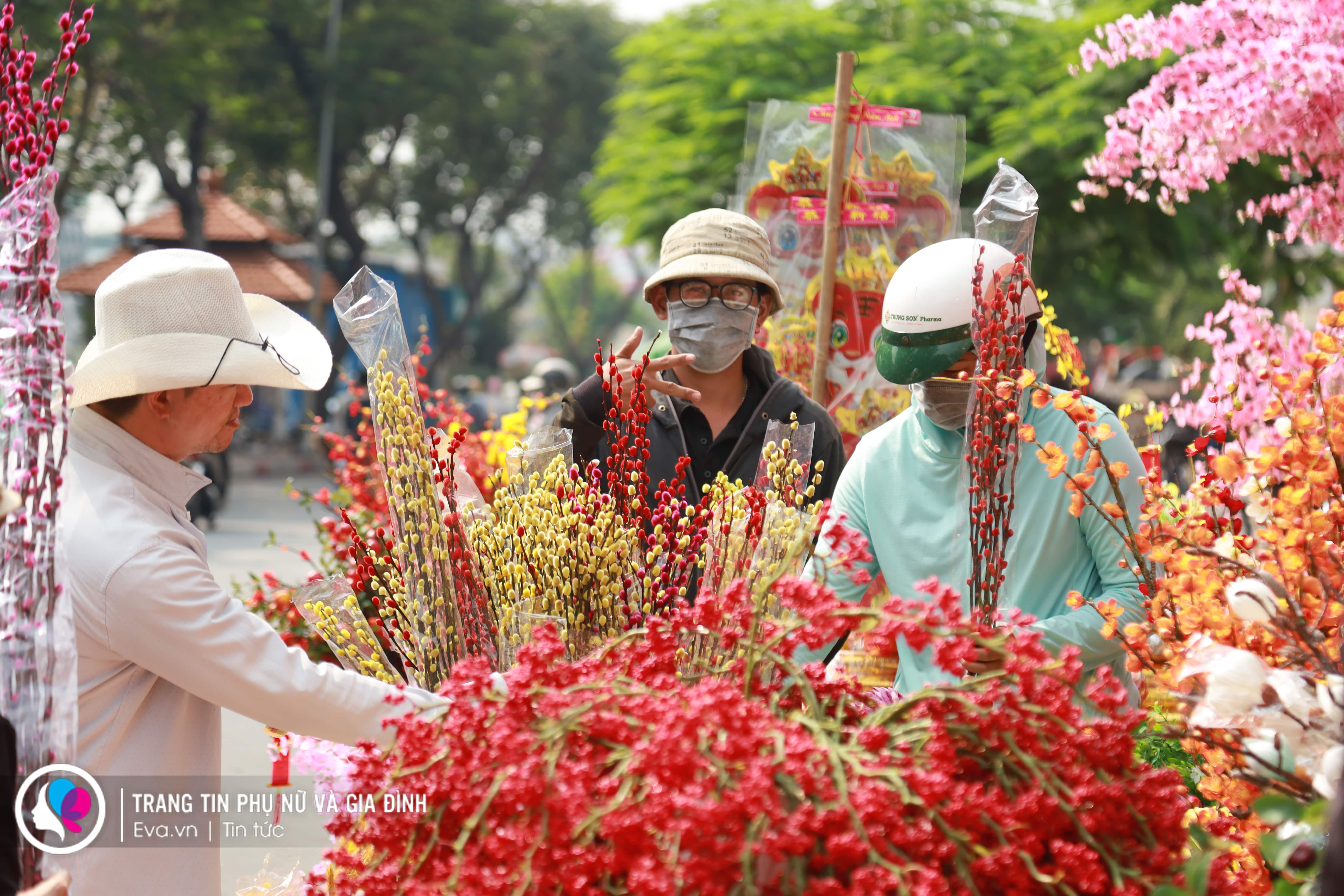 Phố người Hoa tại Sài Gòn ngập tràn sắc đỏ: Buôn bán ảm đạm vì vắng khách - 21