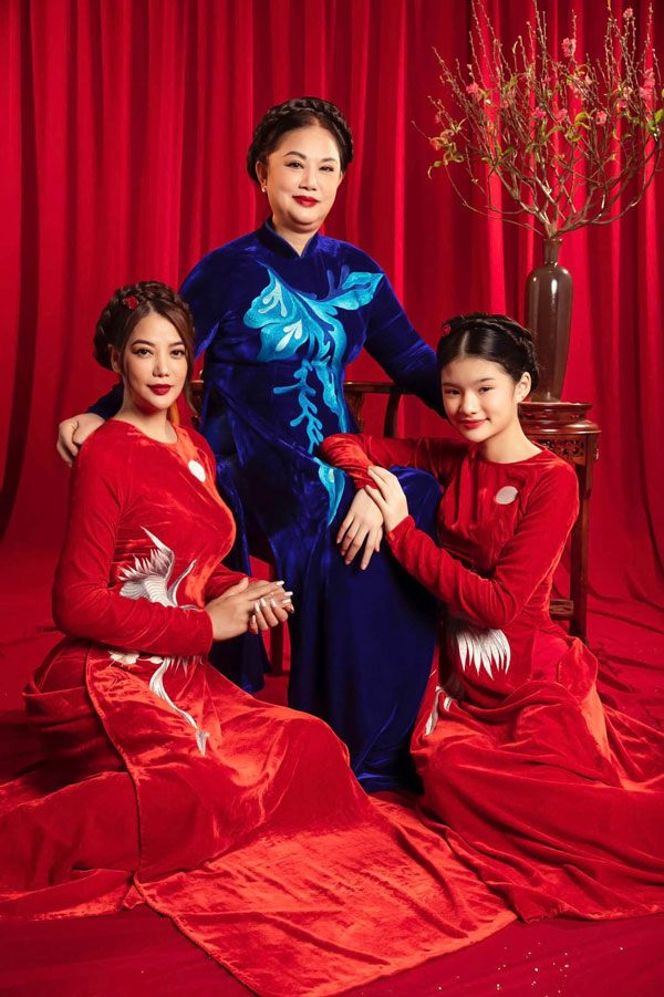 TOP khoảnh khắc mặc áo dài đẹp nao lòng của sao Việt trước thềm năm mới Nhâm Dần - 11