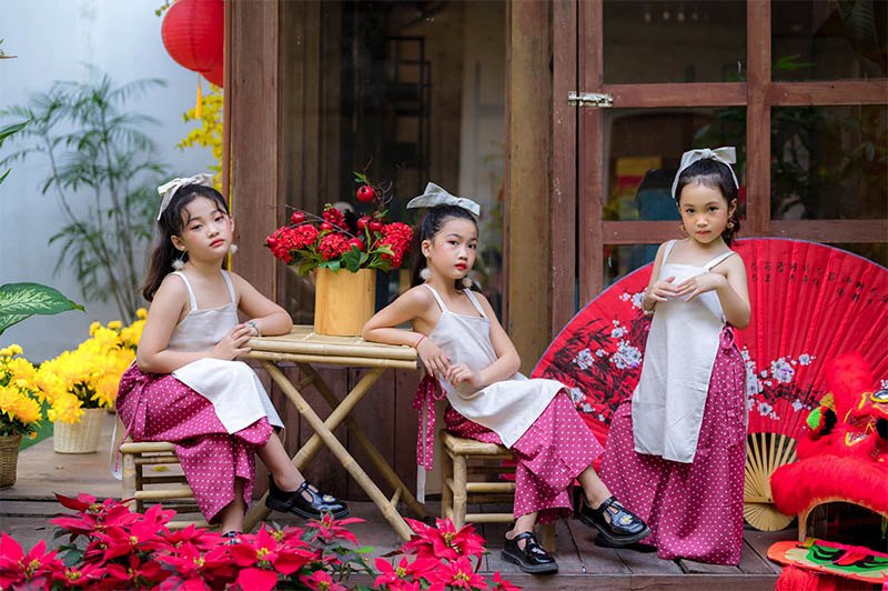 Con gái Ốc Thanh Vân 9 tuổi lớn nhận không ra, trang điểm, mặc yếm như thiếu nữ - 4