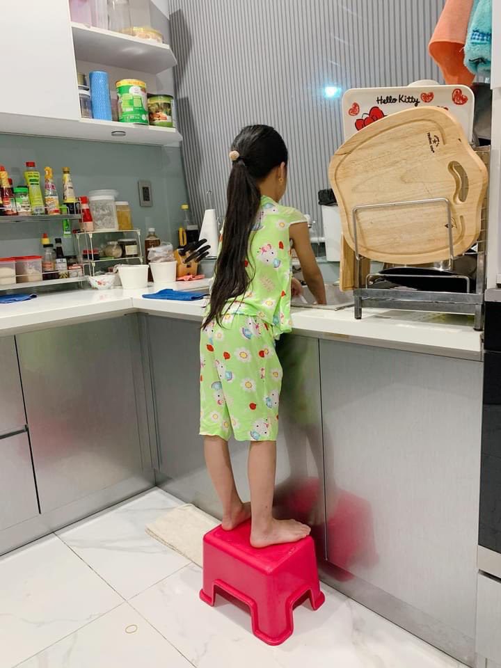 Con gái Ốc Thanh Vân 9 tuổi lớn nhận không ra, trang điểm, mặc yếm như thiếu nữ - 7