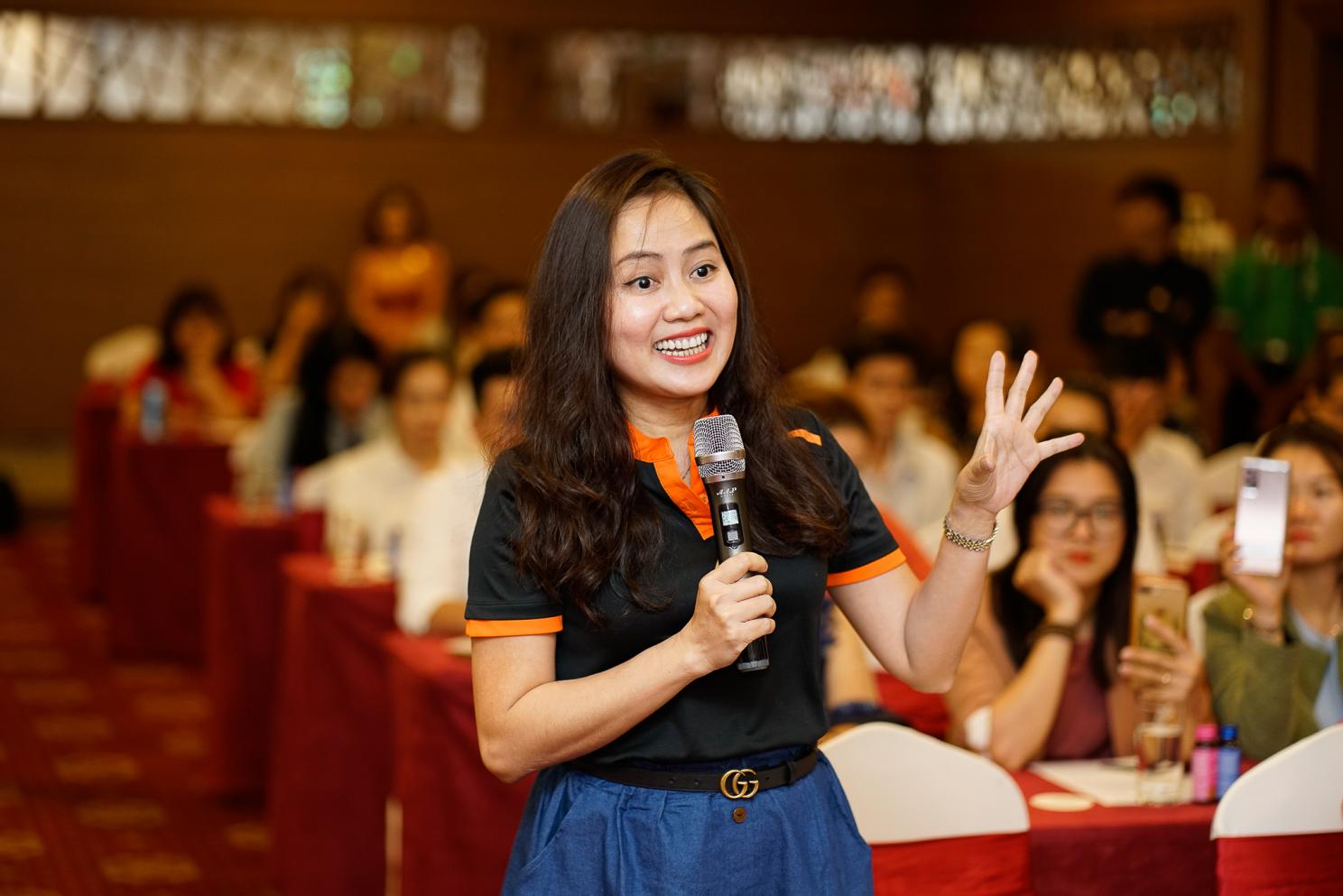 Hồng Hà Nguyễn - Mẹ 7X kinh doanh online nuôi con du học - 3