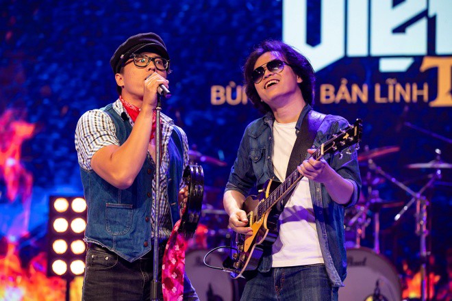 Raw Diamonds với dòng nhạc Rocknroll được đội Phượng hoàng lửa của Siu Black bấm nút chọn. 