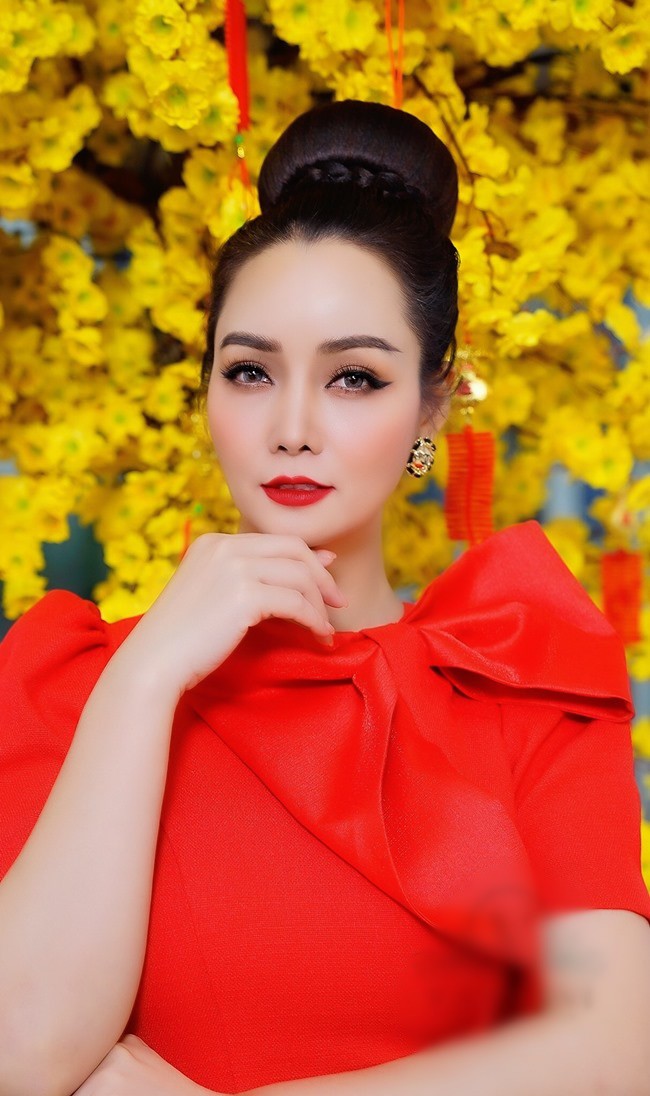 Mai Thu Huyền: Ăn Tết ở Mỹ để cả nhà đoàn viên, con gái giúp bố chọn quà nịnh mẹ - 10