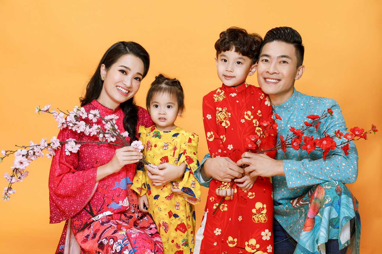 Theo Hồng Phượng chia sẻ, gia đình cô sẽ cùng nhau đi chúc Tết, đón Xuân trong 3 ngày đầu năm. Sau đó, cả nhà lên đường đi du lịch.