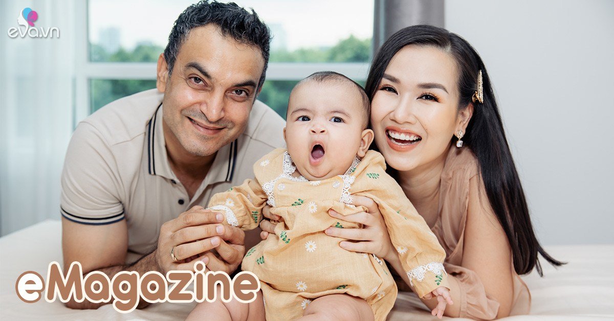 View - Võ Hạ Trâm: Chồng bồng con đứng một góc, quay lưng lại với tất cả mọi người trong thang máy