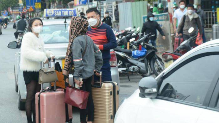 Theo dự đoán của các bến xe, dự kiến trong những ngày nghỉ cuối của kì nghỉ a classTextlinkBaiviet hrefhttps://eva.vn/tet-nguyen-dan-p2492c73.htmlTết Nguyên đán/a Nhâm dần lượng người đổ về Thủ đô sẽ tăng cao, nhất là hôm nay, ngày mai. Do đó, lực lượng chức năng cần có kế hoạch tổ chức giao thông phù hợp, các trạm thu phí nên điều chỉnh linh hoạt thậm chí xả trạm khi xuất hiện ùn tắc...