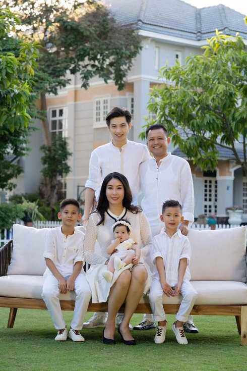 Gia đình Hà Kiều Anh đẹp như tranh, nàng hậu thân thiết bên con riêng của chồng đại gia - 7