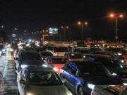 Tin tức - Cửa ngõ Thủ đô ùn ứ kéo dài do người dân trở lại sớm sau kỳ nghỉ Tết