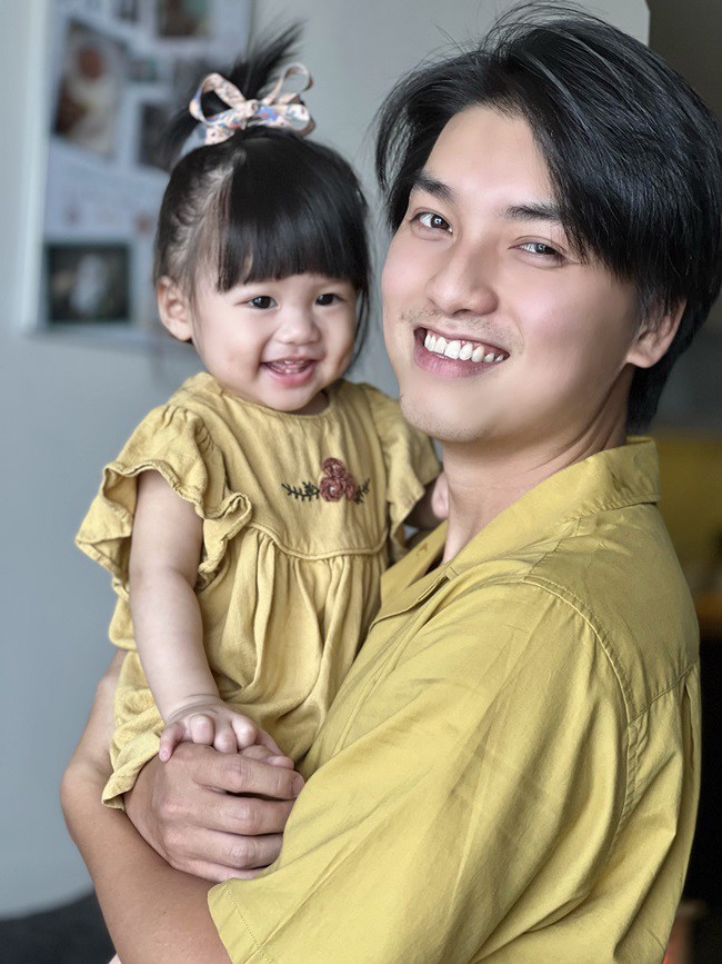 Ngọc Trai amp;#34;Kính Vạn Hoaamp;#34;: amp;#34;Nhiều lúc tôi phát ngôn gây tranh cãi, vợ chưa bỏ là hên lắm rồiamp;#34; - 16