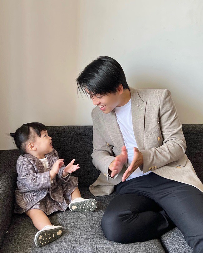 Ngọc Trai amp;#34;Kính Vạn Hoaamp;#34;: amp;#34;Nhiều lúc tôi phát ngôn gây tranh cãi, vợ chưa bỏ là hên lắm rồiamp;#34; - 17