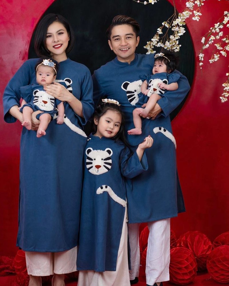Tháng 11/2021, Vân Trang sinh đôi thêm 2 con gái, trở thành 'mẹ 3 con'. Cuộc hôn nhân của cô đến nay vẫn hạnh phúc. Nữ diễn viên cho biết không hối hận quyết định lui về chăm sóc gia đình khi đang ở đỉnh cao sự nghiệp.
