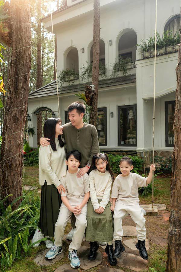 Diện đồ đôi cùng chồng, Ốc Thanh Vân tiết lộ con trai đã mặc vừa áo của mẹ - 8