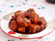 Bếp Eva - Thả ba chỉ vào nồi cơm điện, 30 phút sau được món thịt kho tốn cơm vô cùng