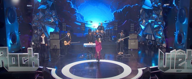 HLV Phương Thanh mở đầu chương trình bằng ca khúc mới mang tên Xuân Hạ Thu Đông. Đặc biệt, cô trình diễn cùng 2 con trai nuôi là Huy Bò Thái, Kỳ Tích Lê.