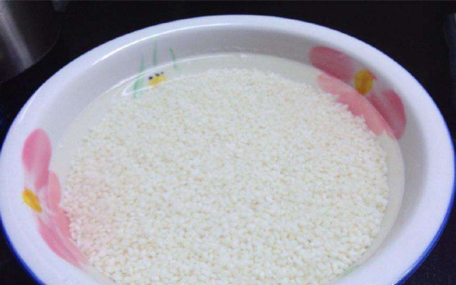 Nấu cơm đừng cho gạo vào nồi luôn, thêm 3 bước này cơm mới thơm trắng dẻo - 3