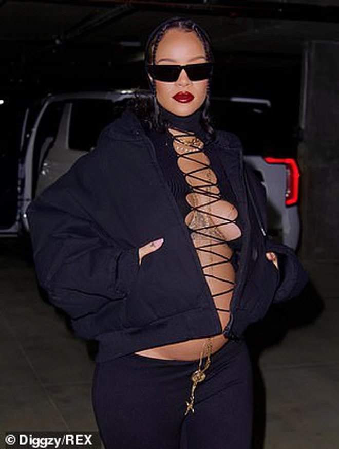 Bức ảnh của Rihanna nhanh chóng gây bão trên mạng.