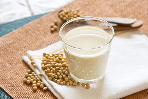 Uống sữa đậu nành ngừa ung thư phụ khoa nhưng tránh 5 điều cấm kị kẻo thành “thuốc độc” - 1