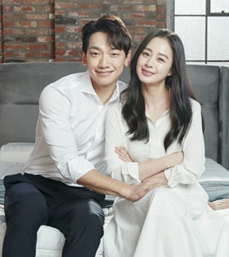 Hiện tại, vợ chồng Kim Tae Hee và Bi Rain đang cùng 2 con sống ở biệt thự 3 tầng tọa lạc tại khu Itaewon, Seoul. Ngôi nhà nằm trong khu vực có địa thế tốt và giá không hề rẻ.
