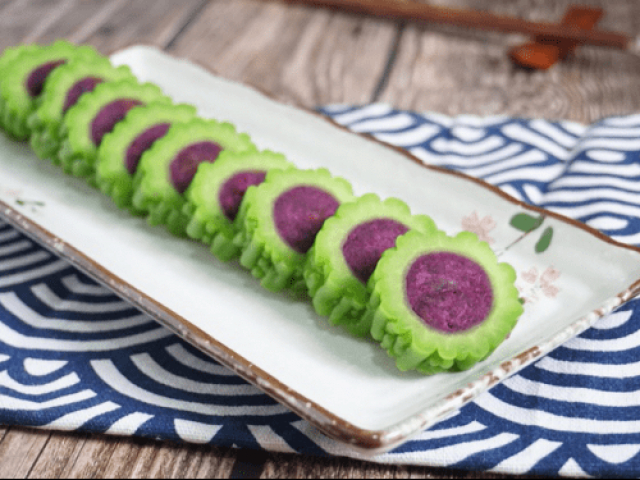 Lấy củ này nhét vào mướp đắng tưởng trò đùa, ăn vào tốt cho tiêu hóa lại giảm cân