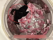 Tin tức - Giặt quần cho chồng thấy thứ cộm bên trong, vợ choáng váng khi mở nắp máy giặt