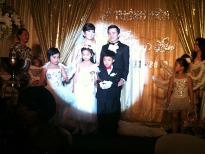  Mọi thông tin về chồng của Thụy Vân đều được cô giấu kín, hình ảnh về đám cưới cũng chỉ là những hình ảnh mờ mờ được chụp từ xa.