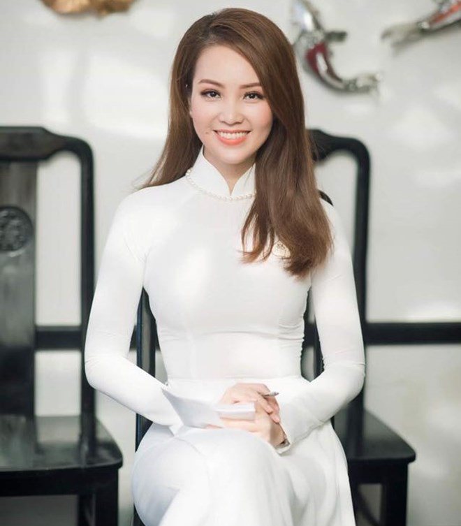 Đại gia Cao Hoàng đã cảm mến cô Á hậu khi xem Bản tin tài chính kinh doanh.