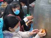 Xem ăn chơi - Bất chấp thời tiết mưa, lạnh hàng nghìn du khách đổ về Yên Tử cầu may