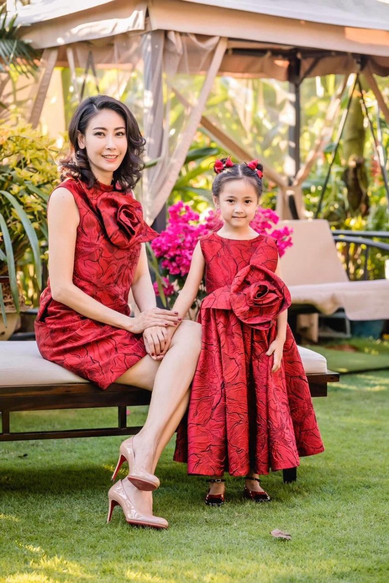 Hoa hậu Đặng Thu Thảo, Hà Kiều Anh, Ngọc Diễm cứ chụp cùng con gái là dân tình tan chảy - 8
