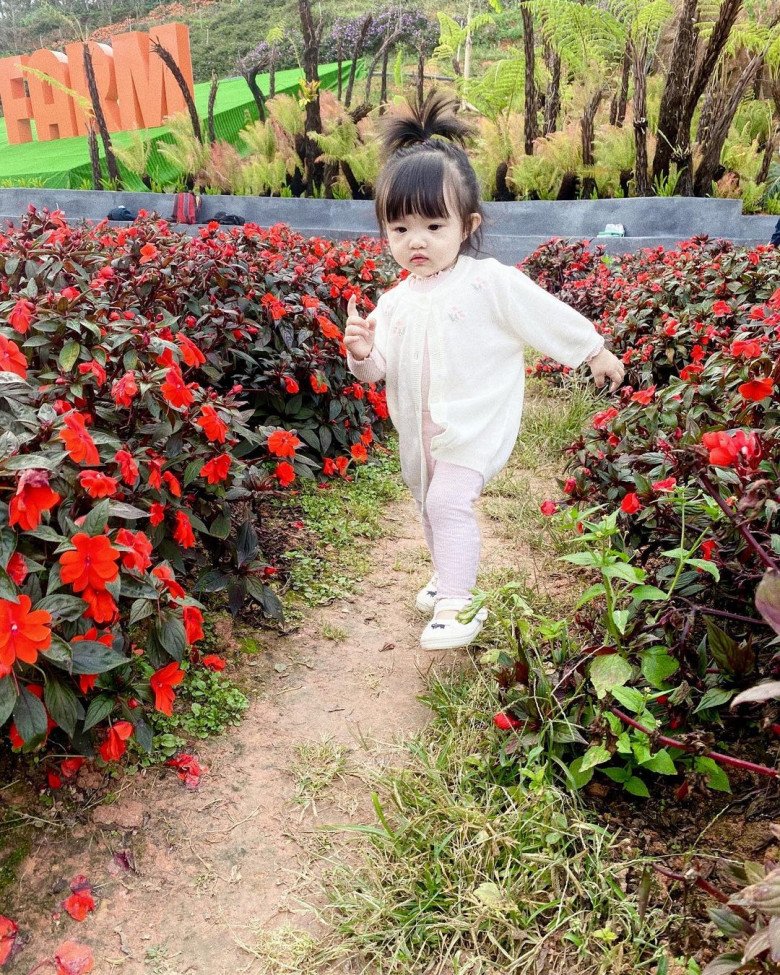 Du xuân đầu năm, con gái Đông Nhi Ông Cao Thắng gây chú ý, càng lớn càng xinh - 6