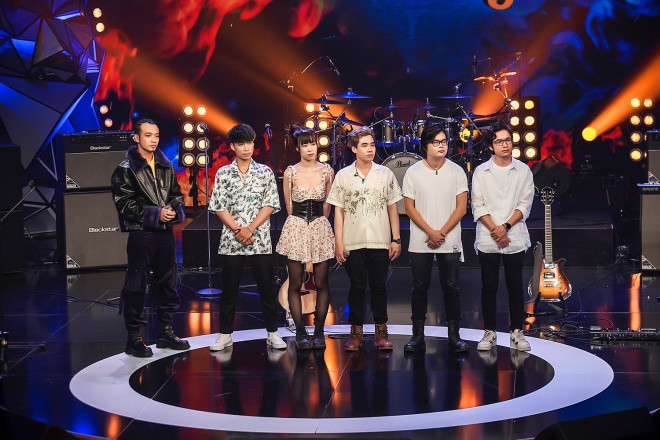 Whee! nhận được nhiều lời nhận xét tích cực của các HLV về sự dễ thương khi trình diễn ca khúc Em.