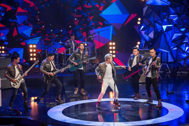 Aqua Band đề cao tình đồng đội nhưng được nhận xét còn thiếu sự bùng cháy.