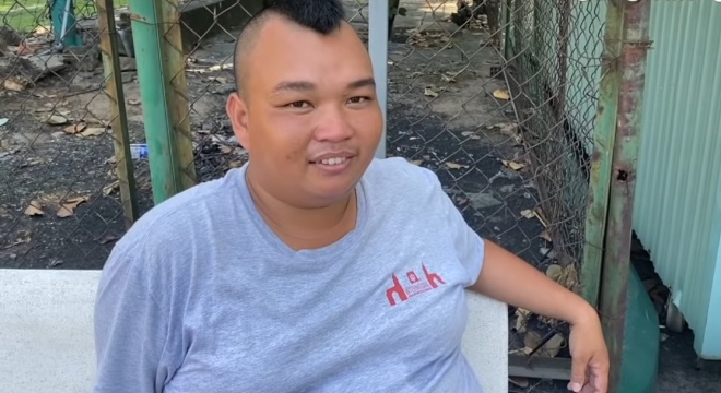  Ở con người anh Thắng toát lên vẻ thật thà, yêu đời và tốt tính.