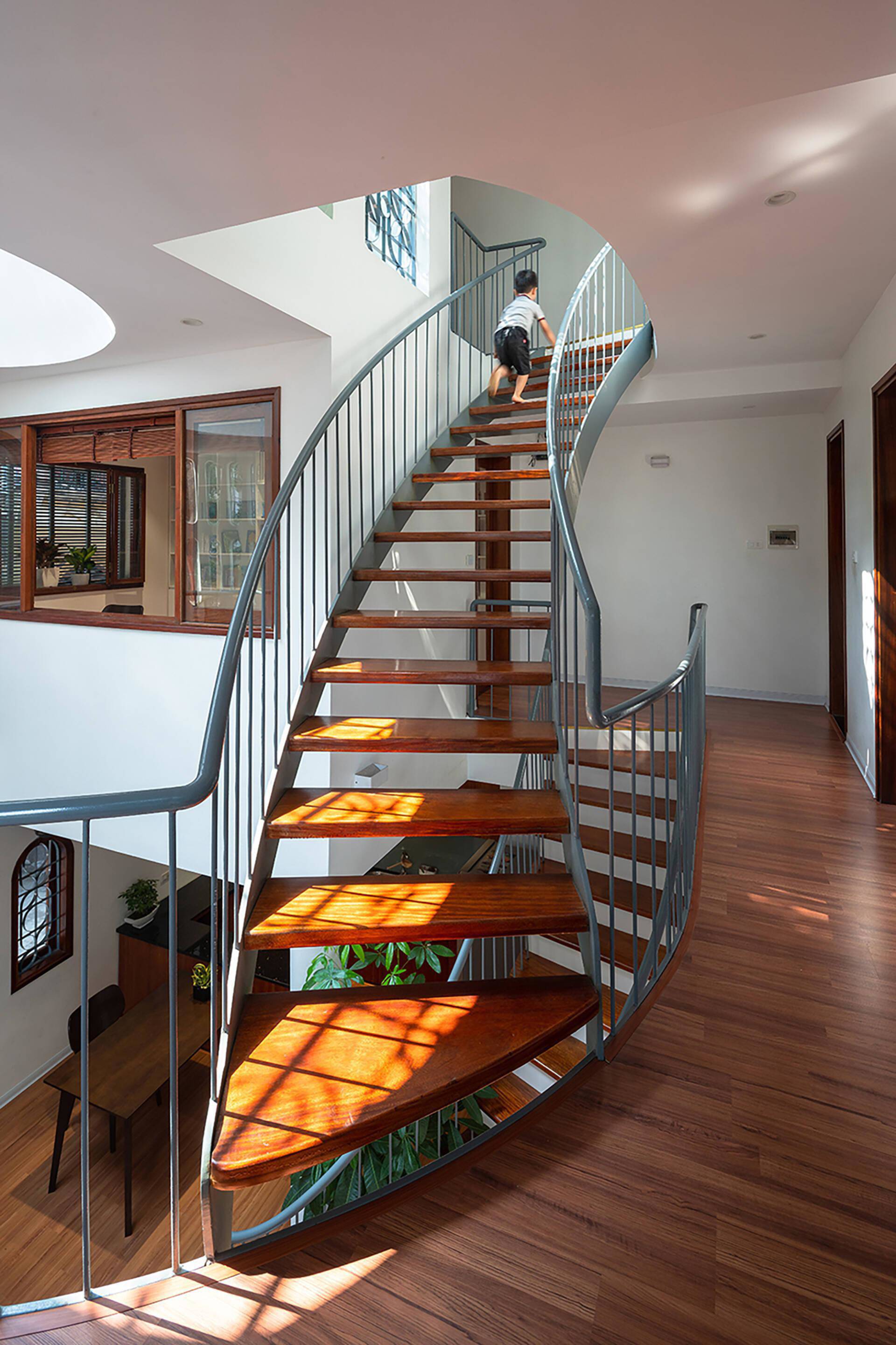Các mẫu cầu thang gỗ hiện đại năm 2022, nhà nhỏ hay to đều ứng dụng dễ dàng - 11
