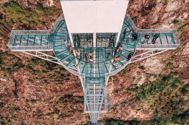 Vụ du khách cho rằng cầu kính cao nhất Việt Nam bị nứt: Bất ngờ với chia sẻ từ ban quản lý - 2