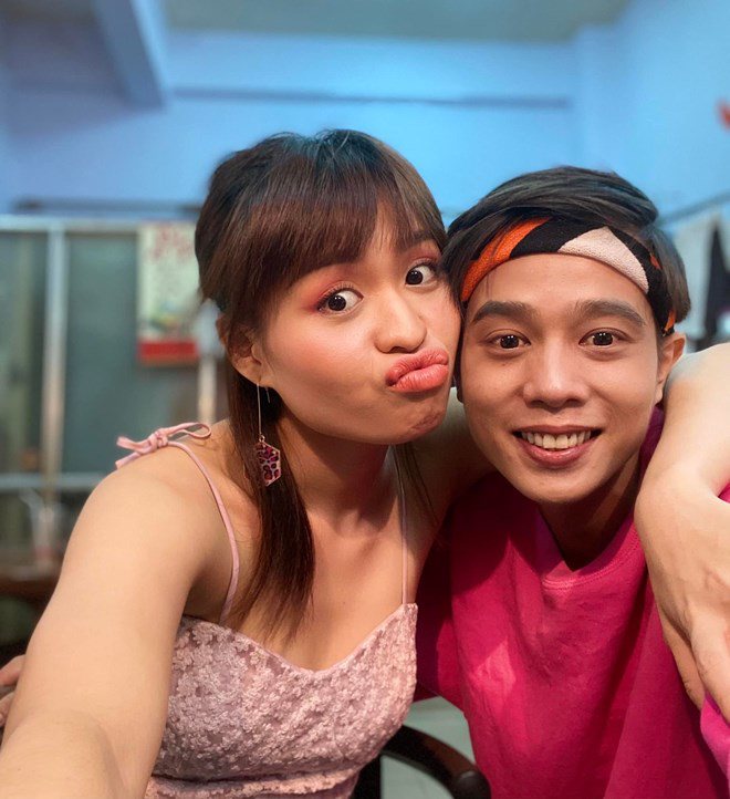 Lê Giang khoe ảnh gia đình: Cảnh con gái, con rể tương lai xoắn lấy nhau gây chú ý mạnh - 5