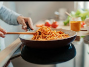 Sức khỏe - Ai cũng tránh ăn đồ thừa nhưng 3 thực phẩm này hâm lại có tác dụng bất ngờ