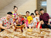 Giải trí - Lê Giang khoe ảnh gia đình: Cảnh con gái, con rể tương lai xoắn lấy nhau gây chú ý mạnh