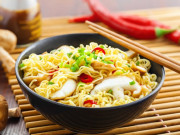 Sức khỏe - 8 tác hại của việc ăn mì tôm khiến nhiều người phải cân nhắc trước khi ăn