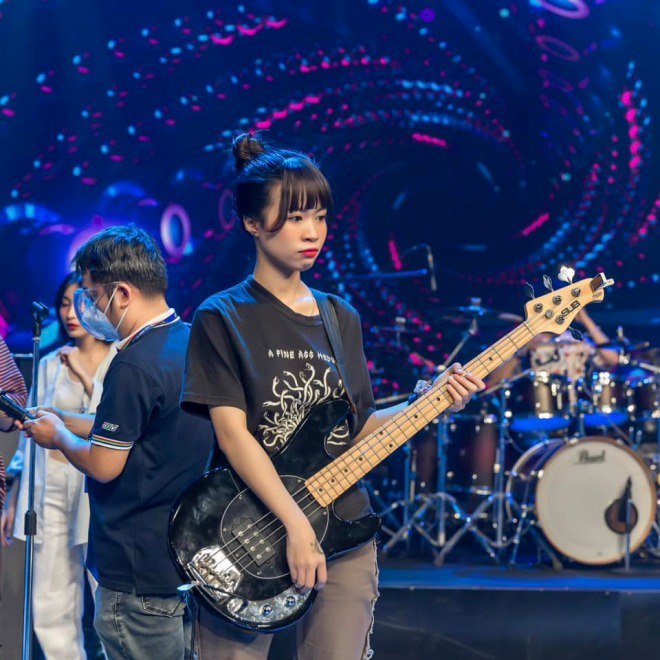 Nhan sắc amp;#34;không phải dạng vừaamp;#34; của loạt rocker nữ tại Rock Việt 2022 - 4