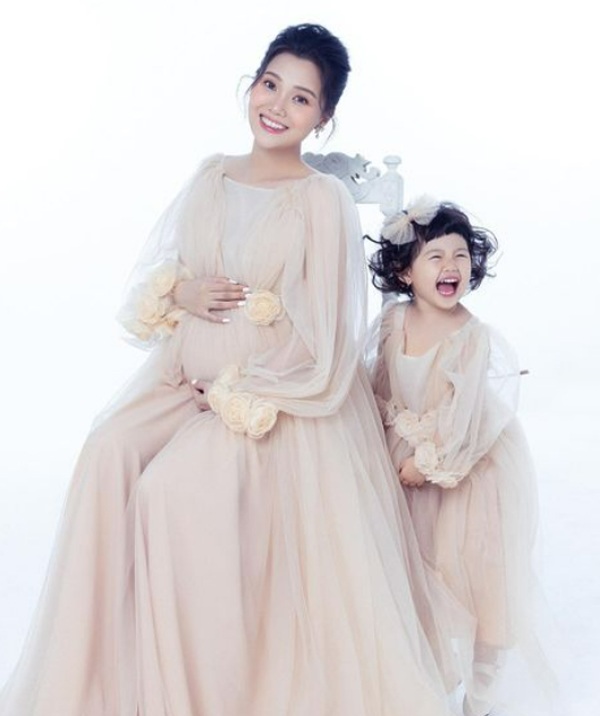 Em gái Quang Vinh sắp sinh con thứ 2 với chồng cơ trưởng, tên em bé cực đáng yêu - 5